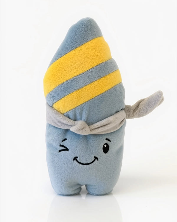 Das Plüschtier Nalu aus der Lenabo Inselwelt: ein surfbrettförmiger, blauer Charakter mit zwei diagonalen gelben Streifen, freundlichem Gesicht und grauem Halstuch, das seitlich verknotet ist.