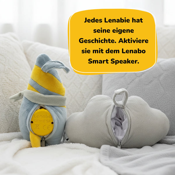 Lenabo Smart Speaker im Lenabie – eingesetztes Audiomodul auf der Rückseite eines Lenabie Kuscheltiers sowie sichtbare Innentasche mit Reißverschluss zum sicheren Einsetzen des Smart Speakers, kleines und kompaktes Modul passend für alle Lenabie Motive, aktiviert individuelle Geschichten und altersgerechte Audioinhalte ab Geburt bis ins Schulalter.